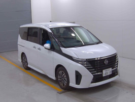 Nissan  SERENA - Highway Star -V